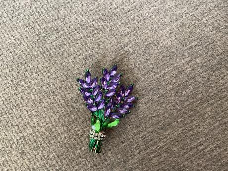 Brošňa levanduľa,