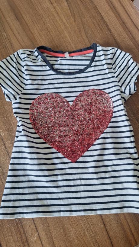 Tričko so srdiečkom, tu,134