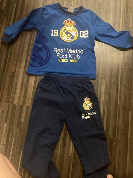 Pyžamo real madrid, 104