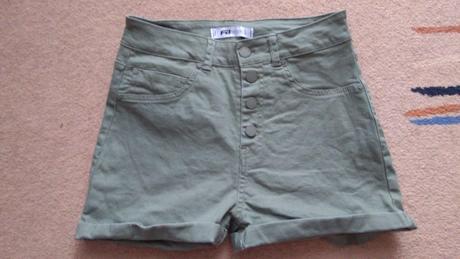 Tmavšie zelené kraťasy, new yorker,s