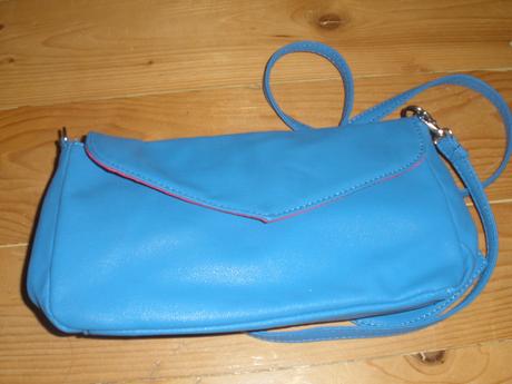 Modrá kabelka, 