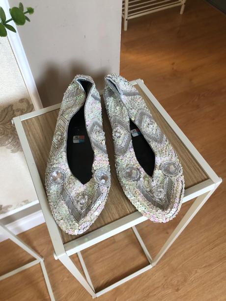 Kvalitne balerina s korálkami, 38