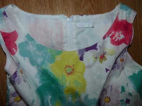 Kvetove so sirokou suknou, 146