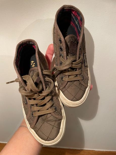 Tenisky supergra, 28