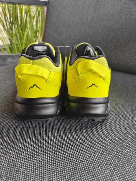 Nepremokavé topánky, 34