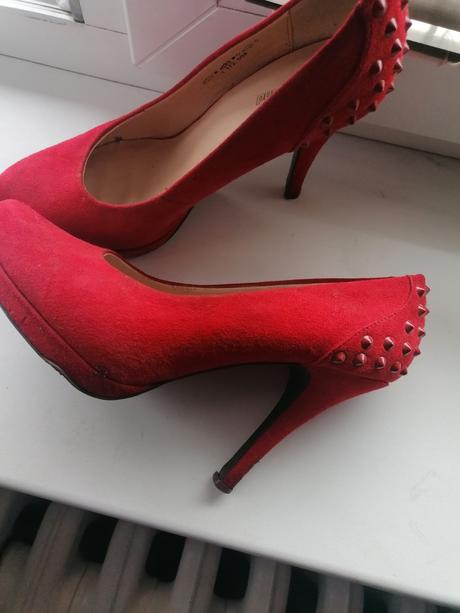 Cervene topanky, graceland,39