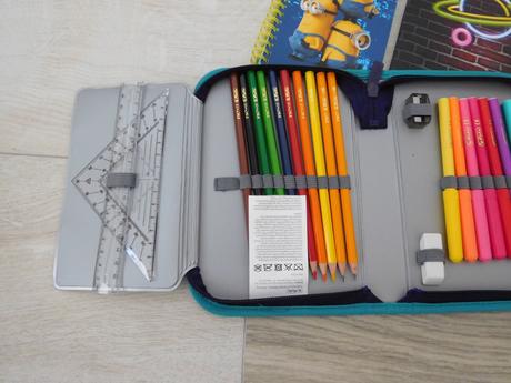 Perační plne vybavený, 2x notesík, top top stav,, 