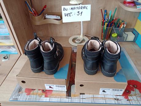 Dievčenské prechodné topánky zn.mayoral veľ.31, mayoral,31