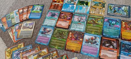 Kartičky gormiti 81ks + kovová známka,