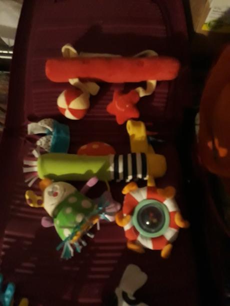 Hracky na  autosedacku al na zavesenie, 