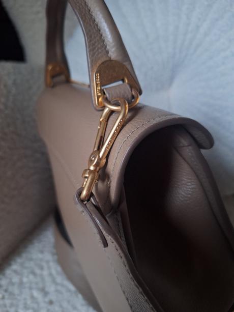 Kabelka coccinelle, coccinelle