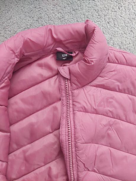 Dievčenská vesta, 128