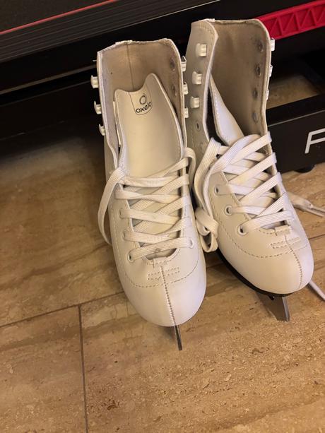 Dievčenské korčule na ľad, 35
