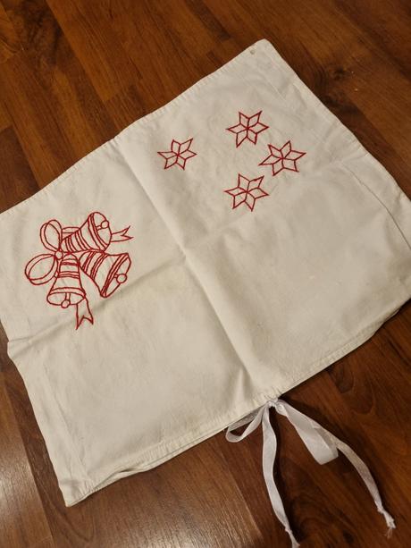 Retro vankúšik vyšívaný - od babičky, šírka (cm): 45,dĺžka (cm): 30