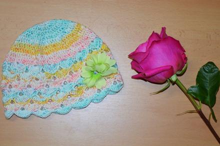 Háčkovaná čiapočka s kvetom, <50 - 158