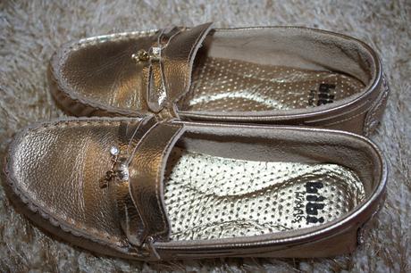 Zlaté bibi mokasíny, 33