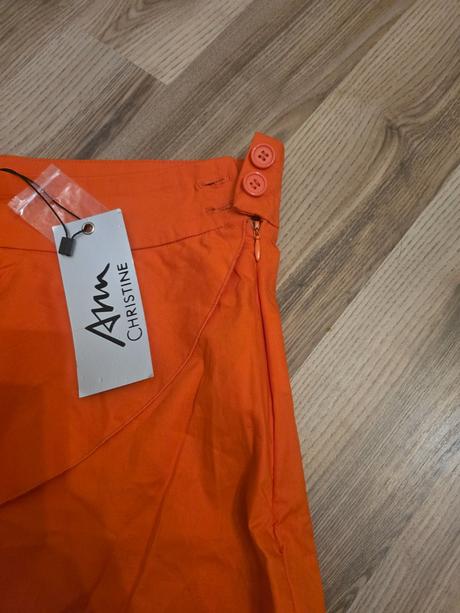 Oranžová sukňa, m