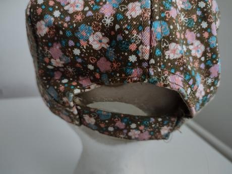 Kvietkovaná šiltovka, 158