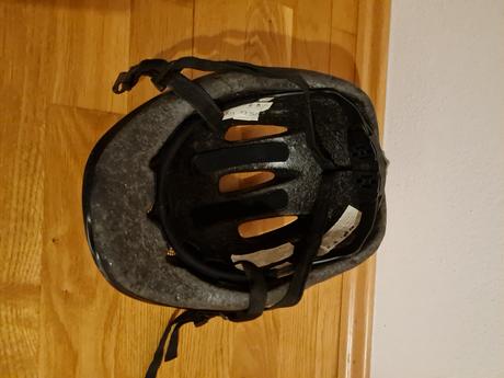 Cyklistická prilba, s