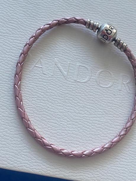 Pandora koženy naramok, pandora