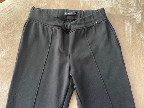 Čierne nohavicové legíny, m