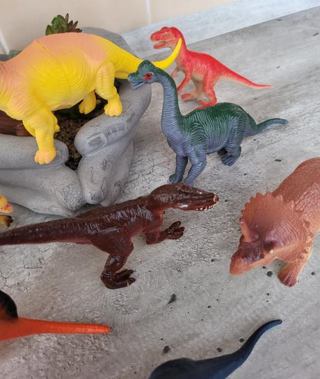 Dinosaury  - 9 kusov - stredná veľkosť, 