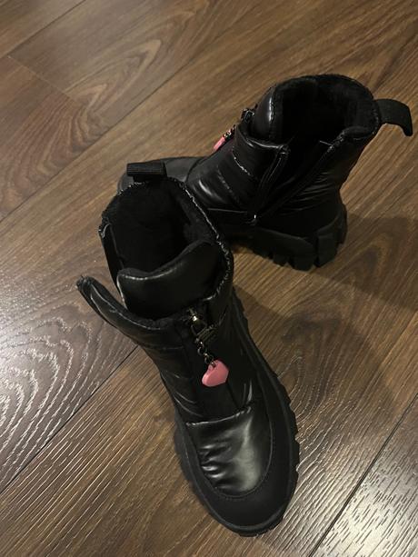 Reserved snehule, reserved,28