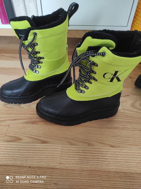 Snehule calvin klein, 37