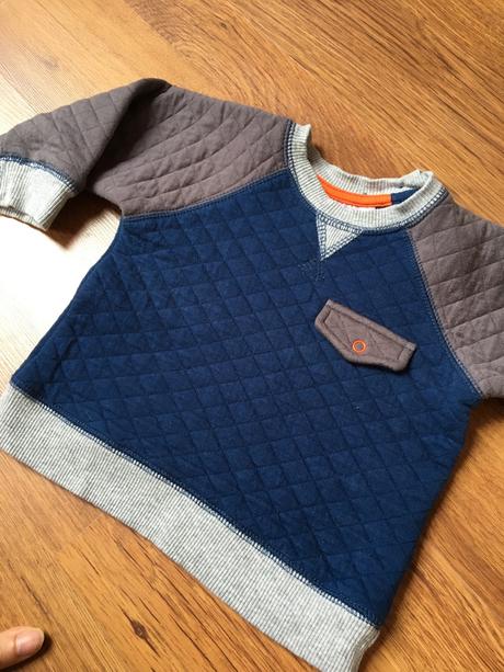 Velmi pekná mikina, kik,74