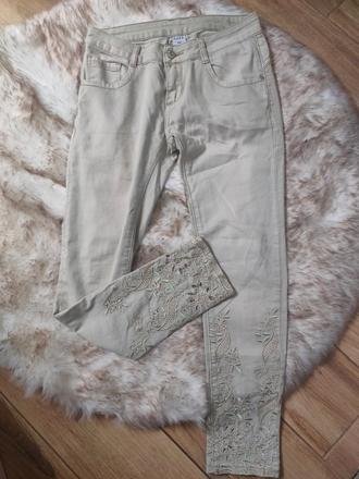 Nohavice s kamienkami, vykrojene, m
