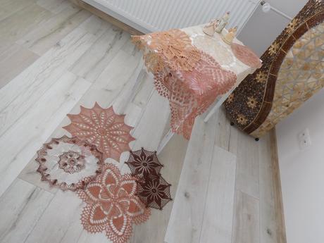 Háčkované dečky do hneda, 