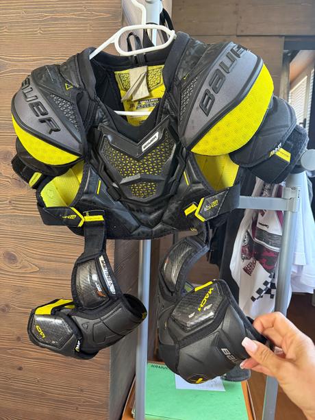 Hokejová vesta a laketniky bauer supreme, bauer,s
