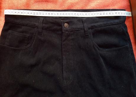 Čierne zamatové nohavice, 40
