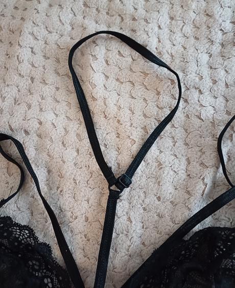 Krásna čipkovaná podprsenka s chokerom, s