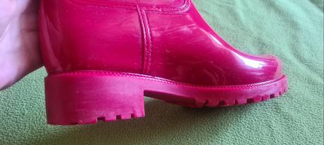 Červené gumáky, 38