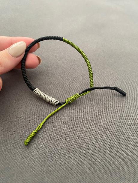 Zeleno čierny šnúrkový náramok, 