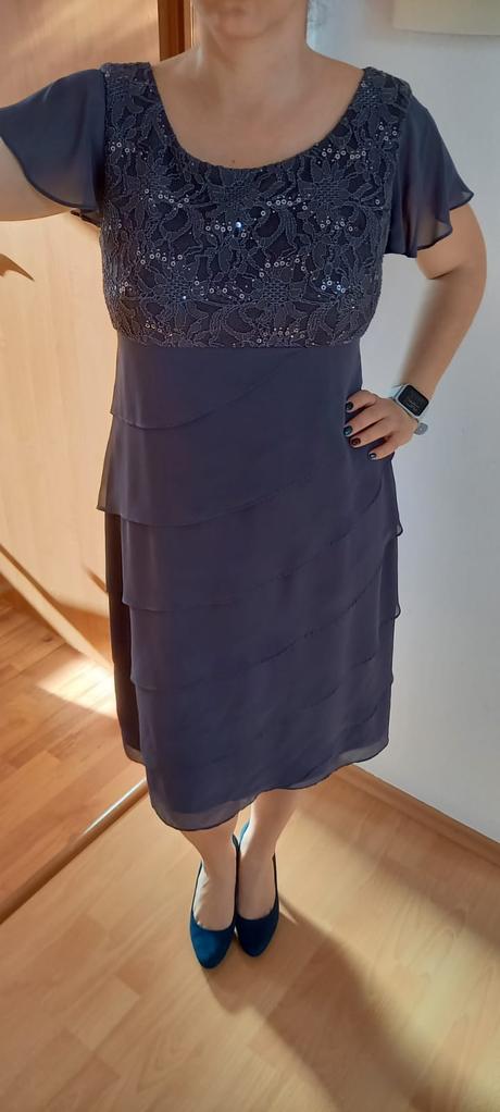 Spoločenské šaty, 42