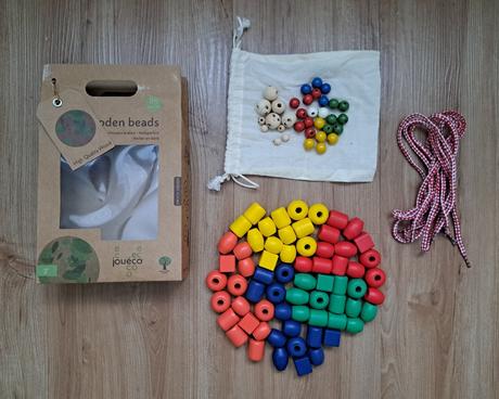 Drevené navliekacie korálky so šnúrkami, 