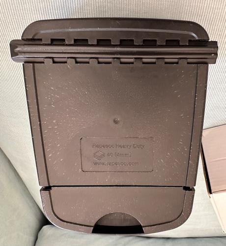 Dierkovač rapesco,kovový, 40 listov, čierny za 3e, 