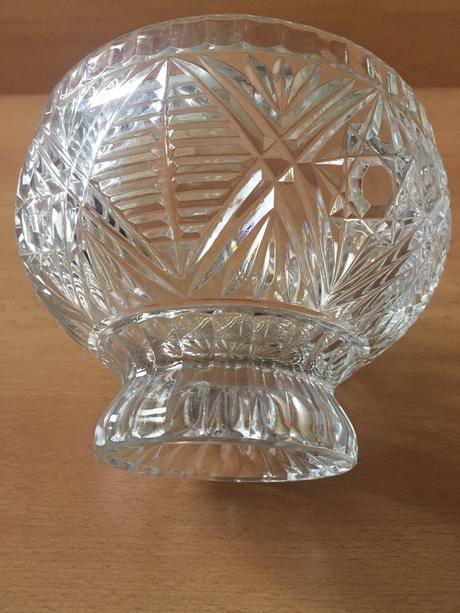 Hrudšia sklenená misa, 