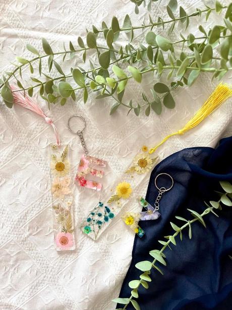 Ručne vyrobené živicové kľúčenky, 