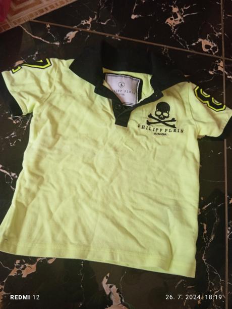 Krásne neónové tričko, 104