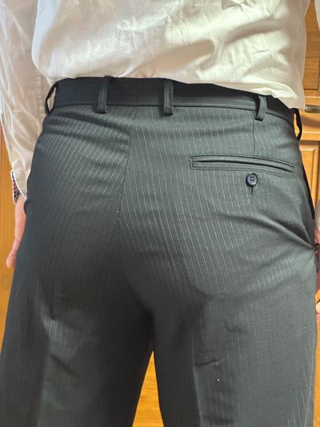 Pánsky oblek tmavý prúžkovaný, m