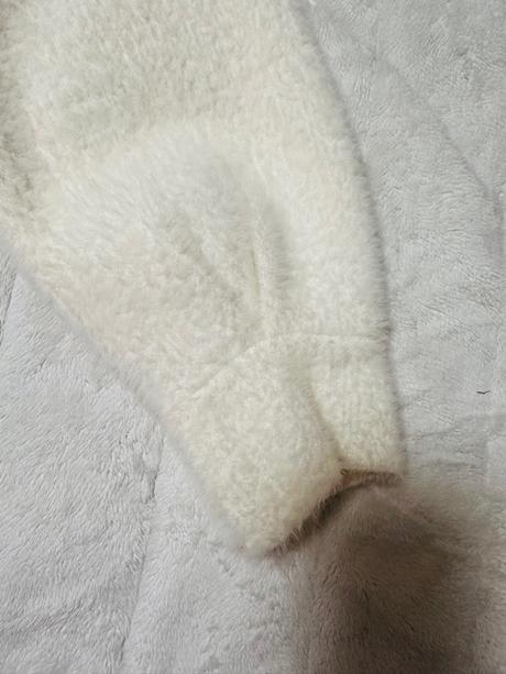 Bielo krémová bundička alpaka s kapucňou,