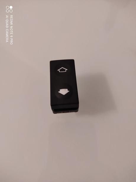 Spínač elektrického otvárania okien, 