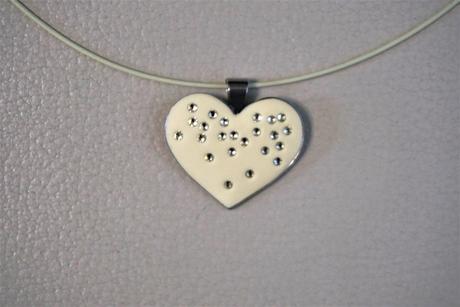 Náhrdenik so srdieckom,