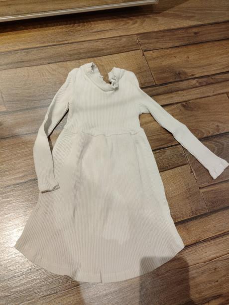 Šaty s dlhým rukávom, 98