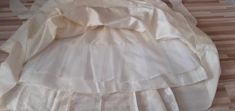 Príležitostné šaty, 140