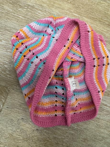 Háčkovaná čiapka s kvietkom, 86