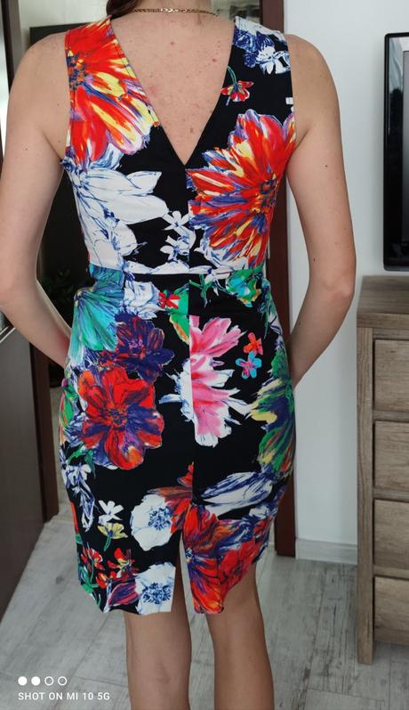 Predám dámske pekné šatky, m